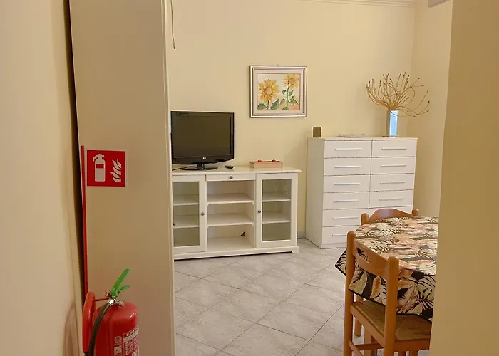 דירה Maria Teresa Ii - Refined Living With Excellent Links - Via Alessandria - Quartiere Trieste *